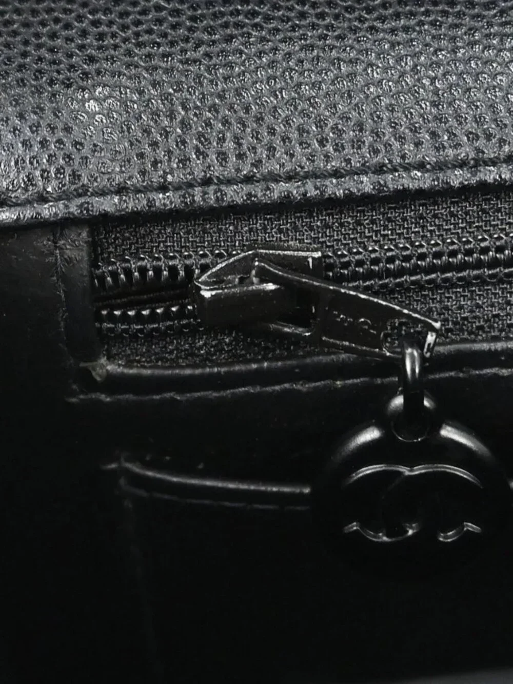 Chanel Black Calfskin Shoulder Bag 197861